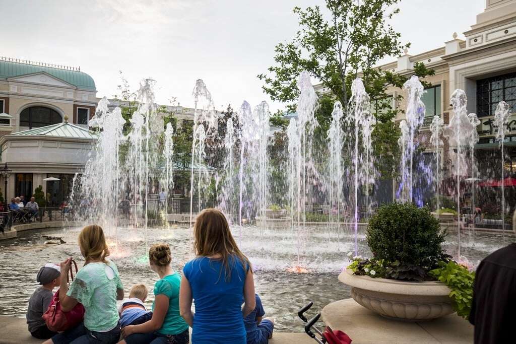 Fountain people